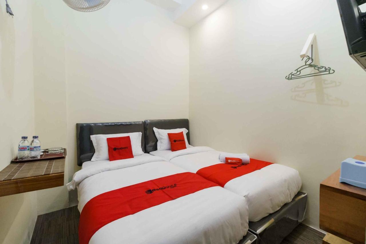 Reddoorz Syariah Near Lubang Jepang Bukittinggi Hotell Exteriör bild